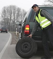 Sicher ist sicher: Auch wenn die Warnweste nicht in allen Ländern Pflicht ist, so ist sie grundsätzlich zu empfehlen. Foto: Auto-Reporter/ADAC